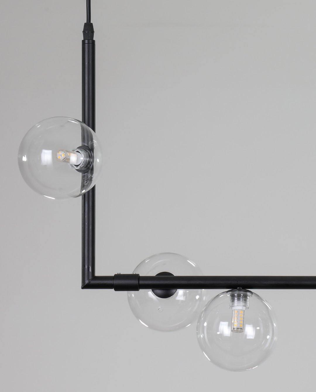 Finnise Lustre en Verre avec Structure en Acier Noir Linéaire