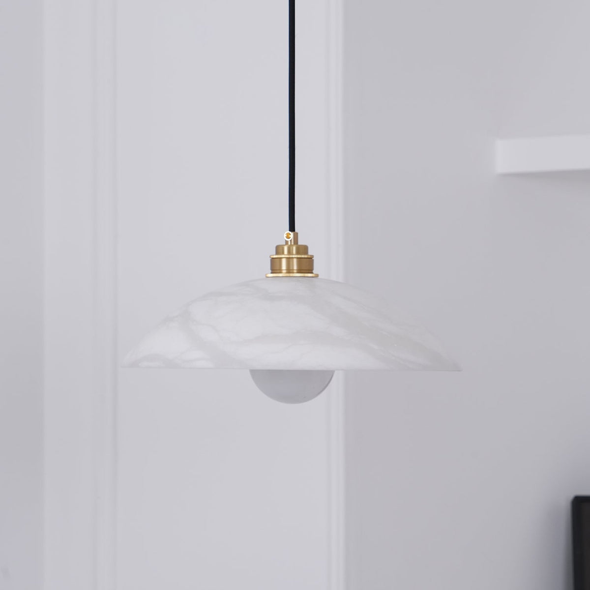 Delin Suspension Dôme en Albâtre & Laiton