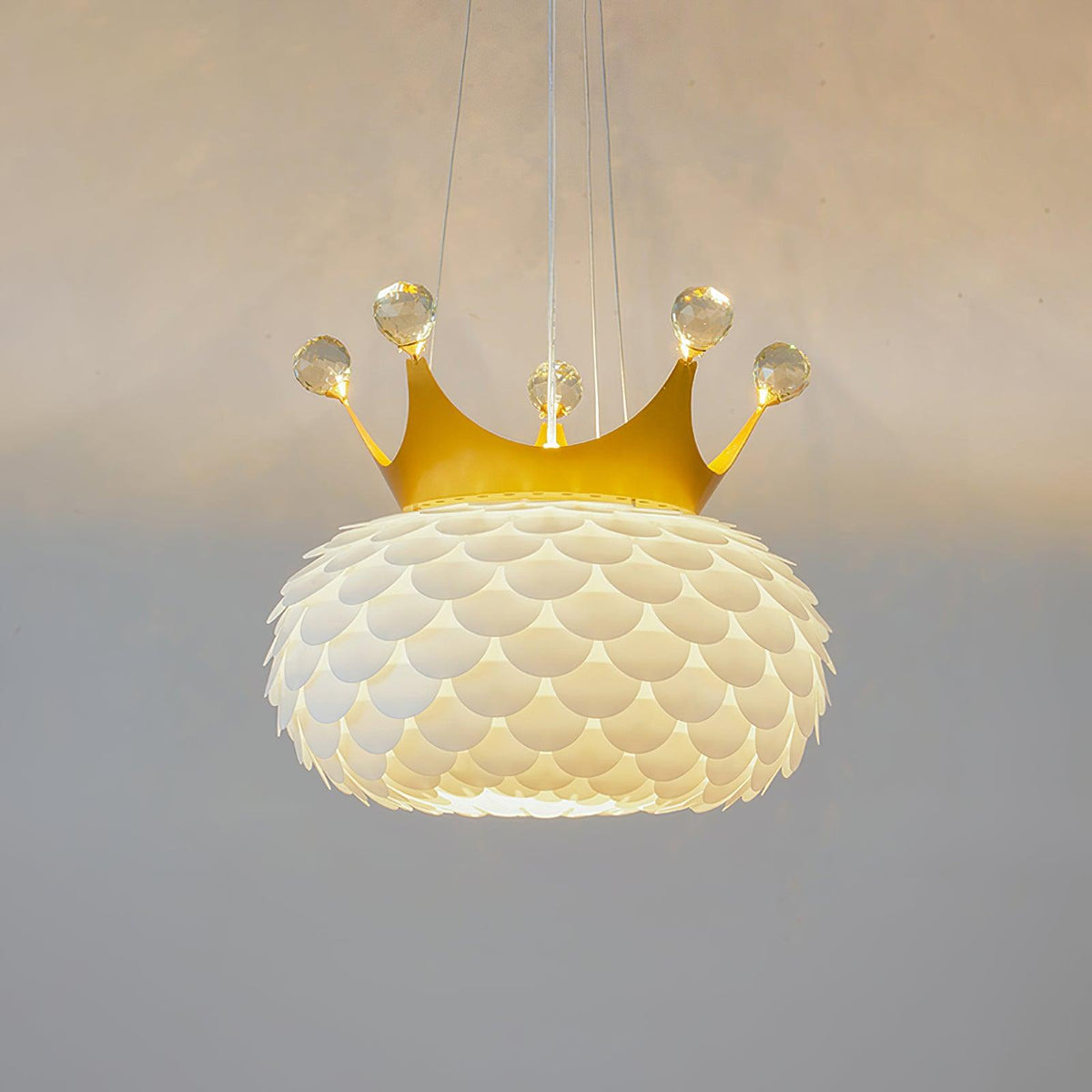 Pavelle Lampe suspendue en acrylique à couronne festonnée fantaisiste