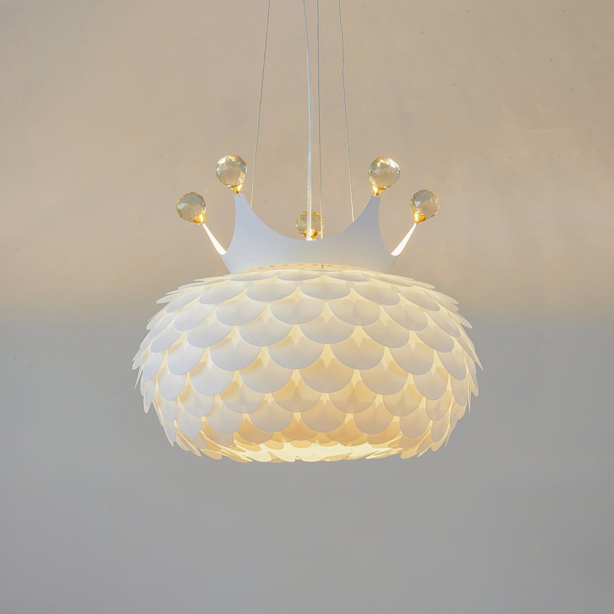 Pavelle Lampe suspendue en acrylique à couronne festonnée fantaisiste