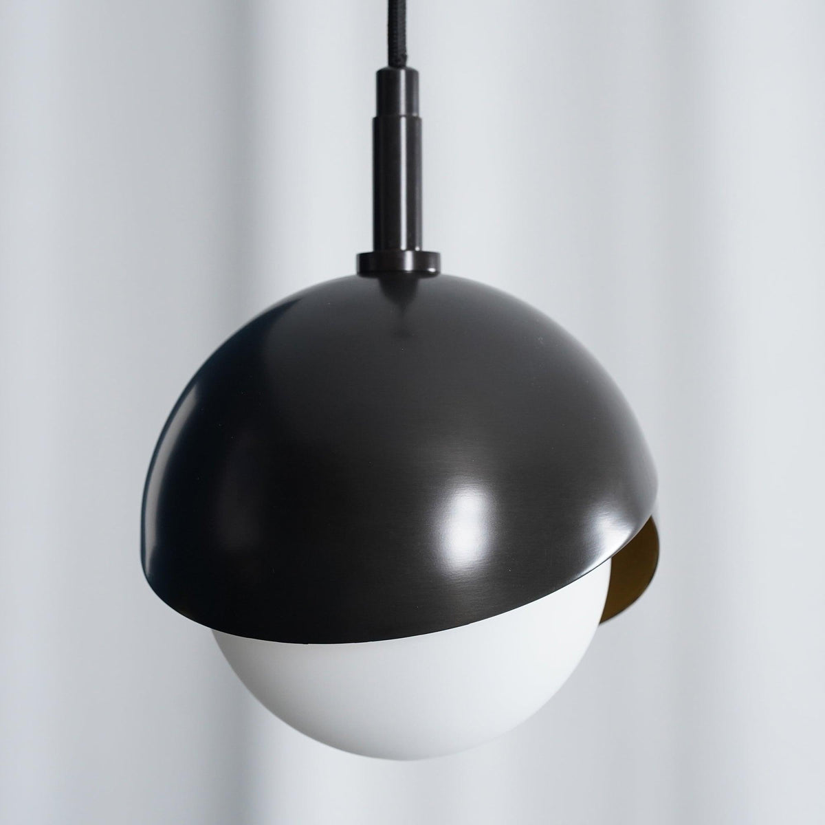 Orlisse Lampe Suspendue en Laiton Globe Opale Emboîté Moderne