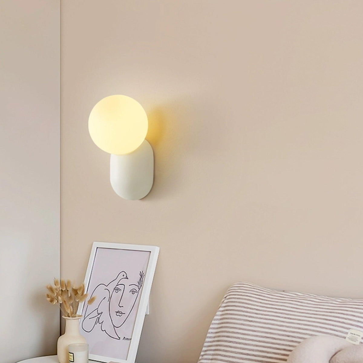 Nelo Minimalist Globe Wall Sconce-Neutral Decor