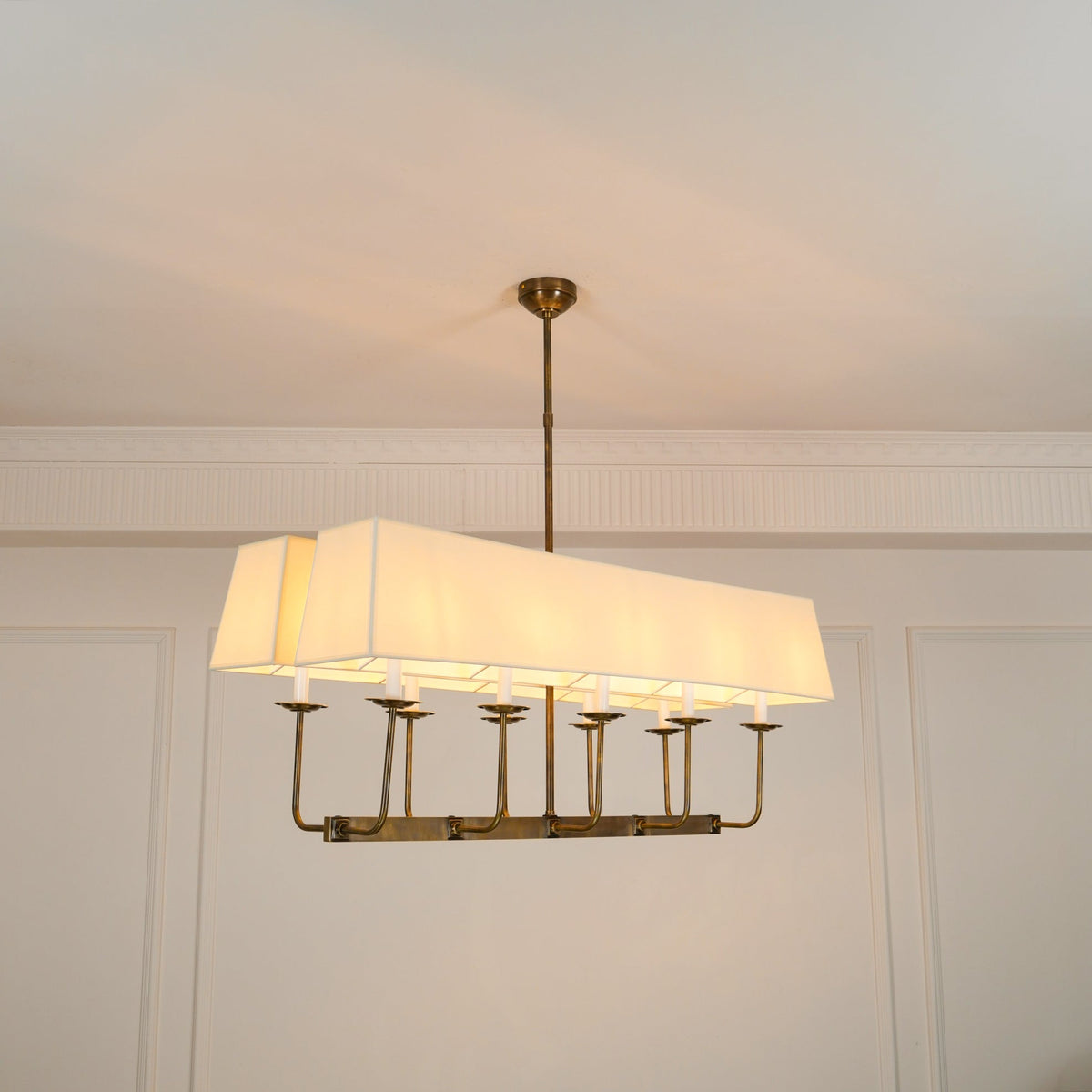 Beacon Lustre Linéaire Moderne Minimaliste en Laiton, Métal et Tissu