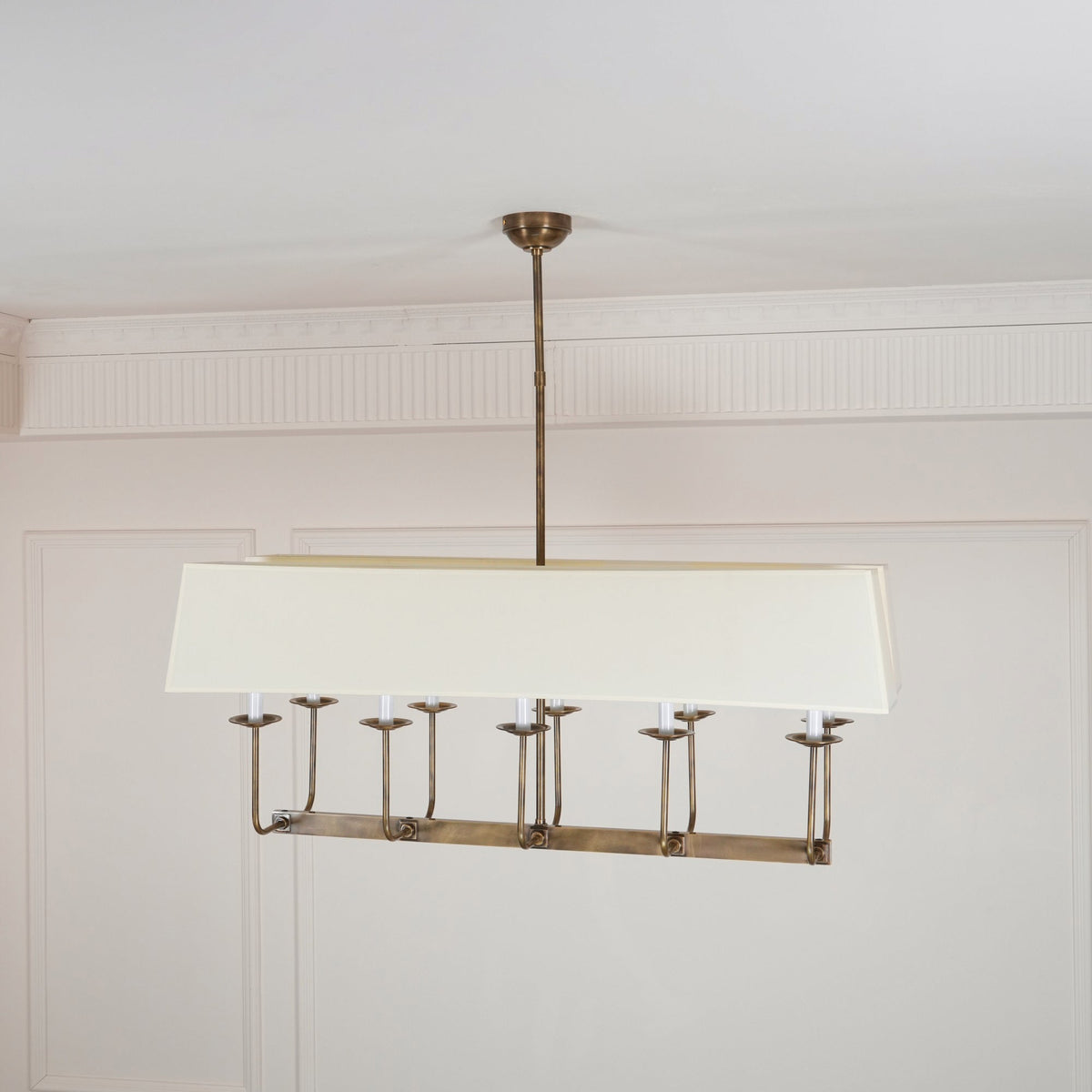 Beacon Lustre Linéaire Moderne Minimaliste en Laiton, Métal et Tissu