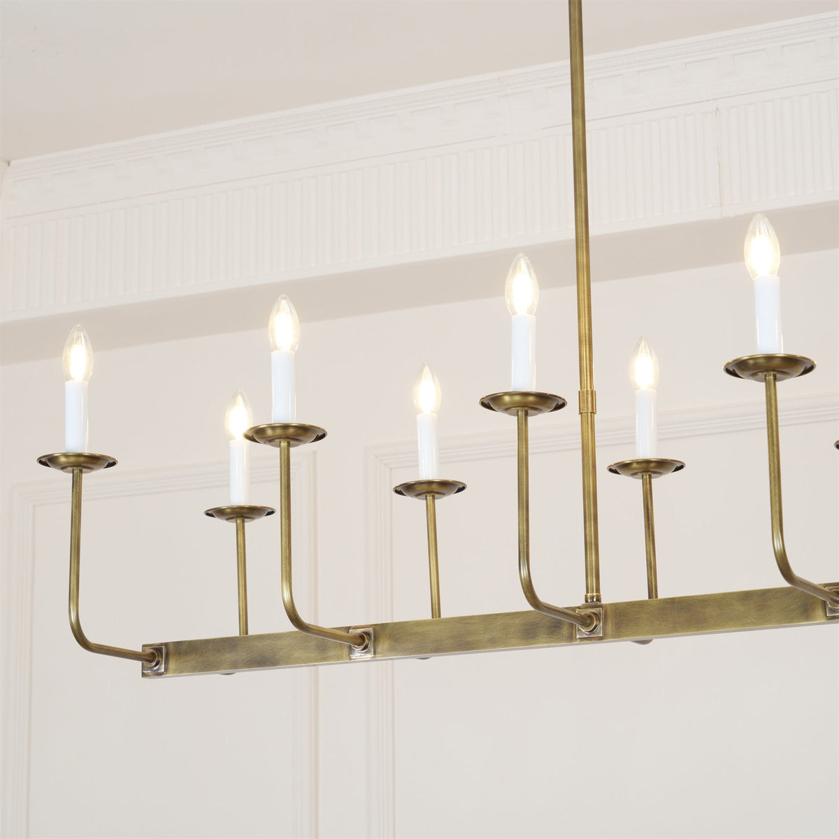 Beacon Lustre Linéaire Moderne Minimaliste en Laiton, Métal et Tissu