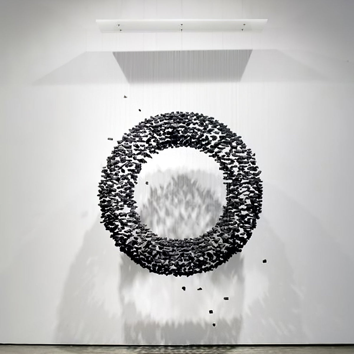 Sorenilia Charbon Pierre Sculptural Lustre Orbiculaire