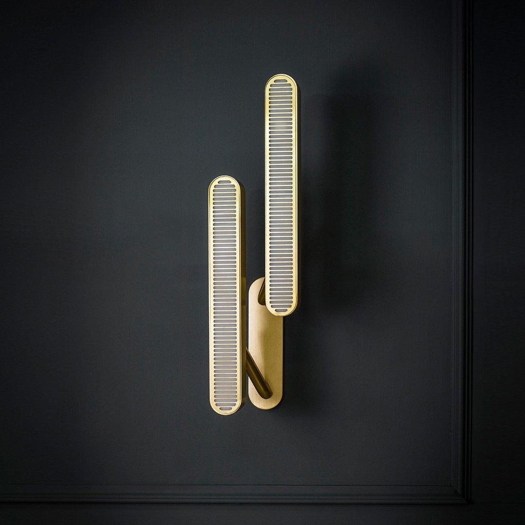 Adrine Lampe Murale en Laiton avec Grille Fendue