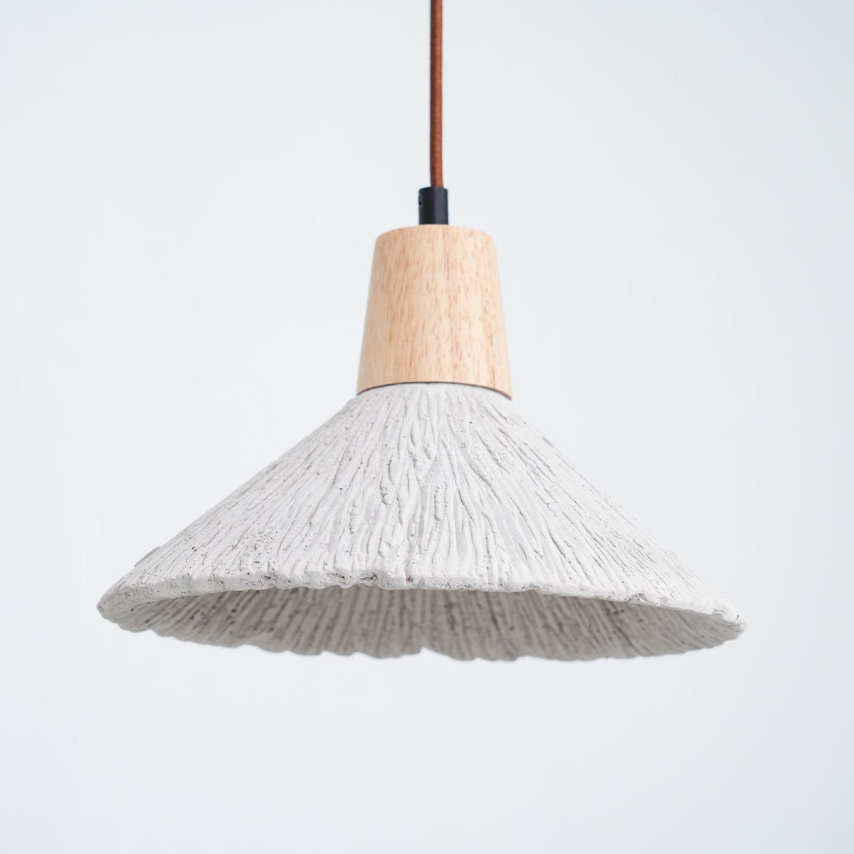 Iselalis Lampe suspendue en béton plissé