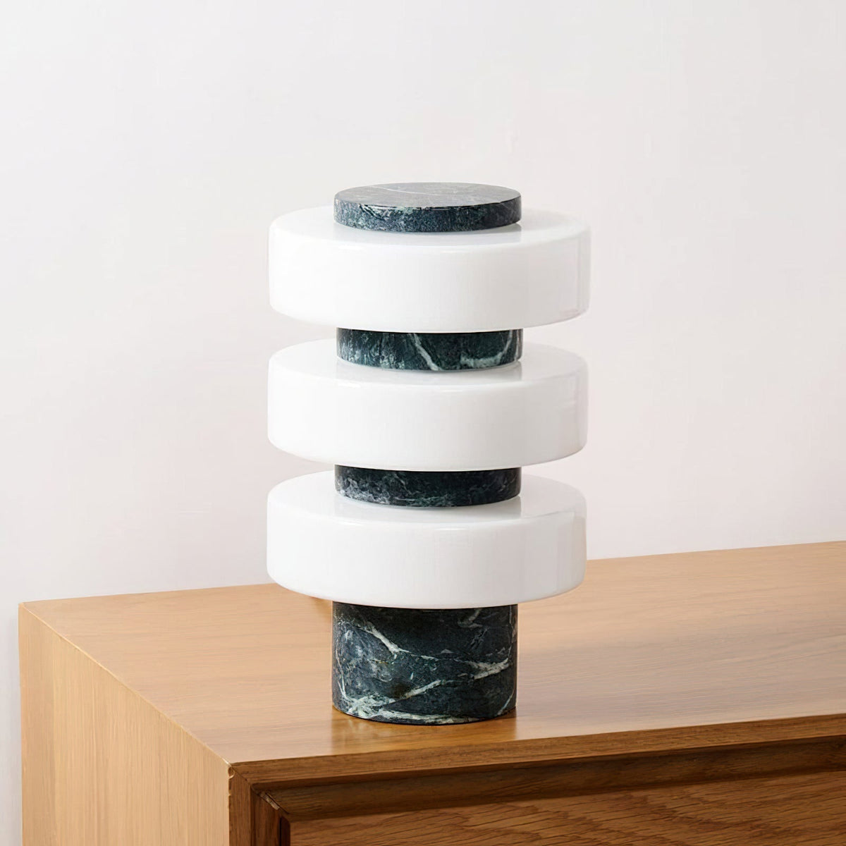 Size and dimensions of the Corba Table Lamp.