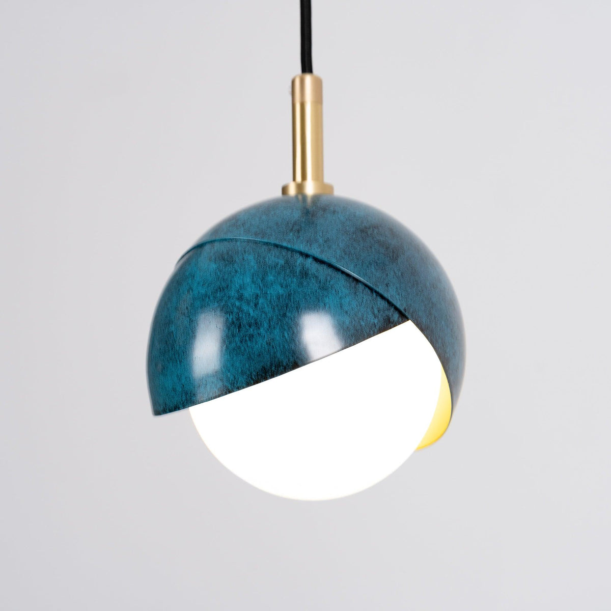Orlisse Lampe Suspendue en Laiton Globe Opale Emboîté Moderne