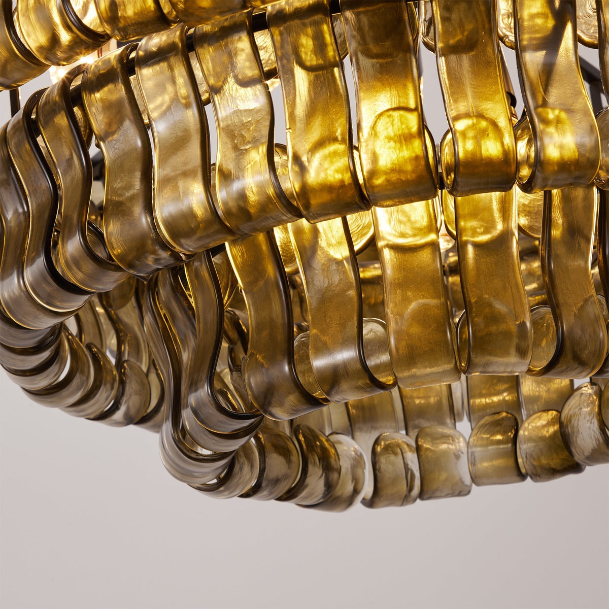 The medium 35.4-inch Ghiaccio Chandelier above a contemporary dining table.