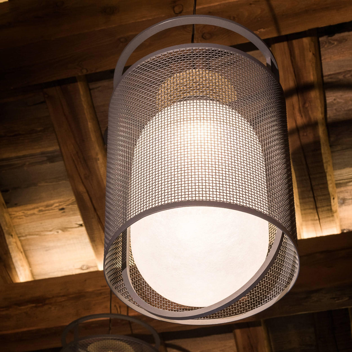 Cyreris Suspension Cylindre en Maille Accent en Laiton Industriel