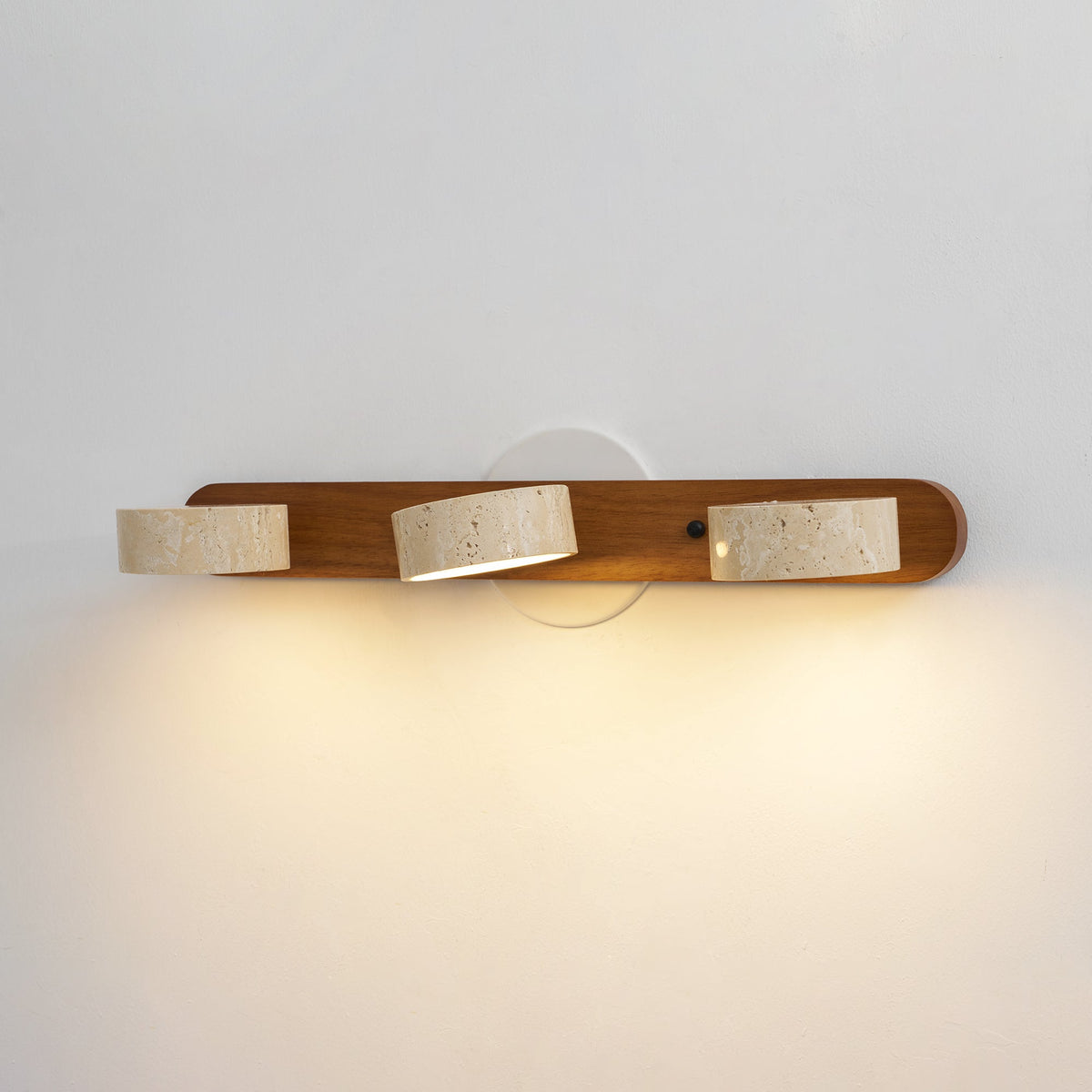 The 4-head lamp in the Wood color finish.