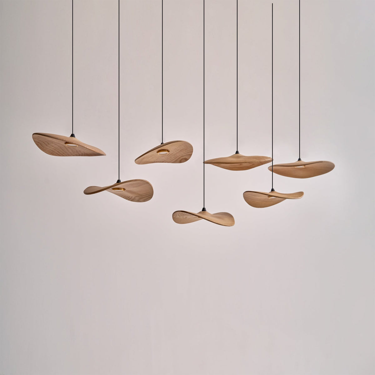 Saluna Lustre Bois Feuille Vide Minimaliste
