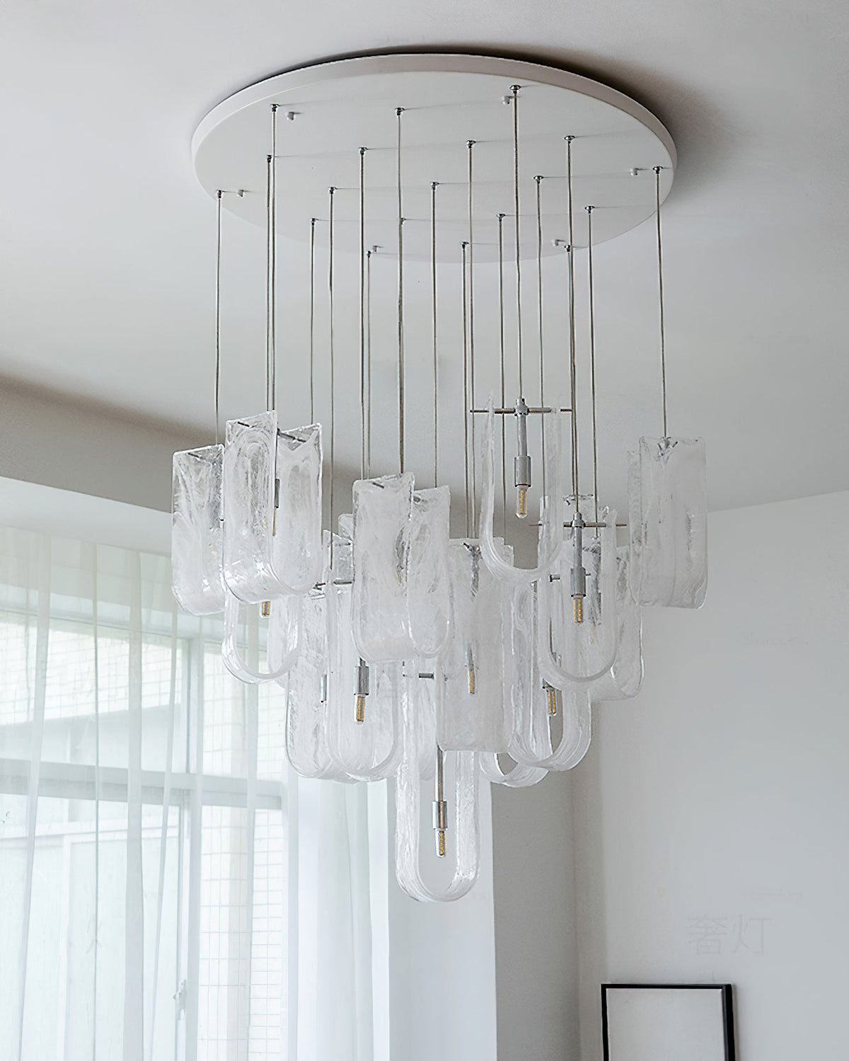The chrome finish option for the Fontaine Chandelier's mounting.