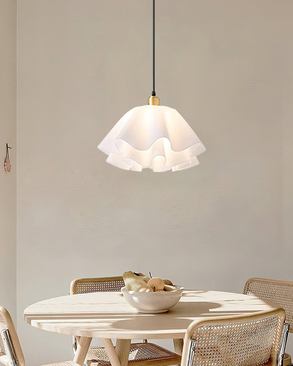 Vero Modern Petal Pendant Light-Neutral Decor