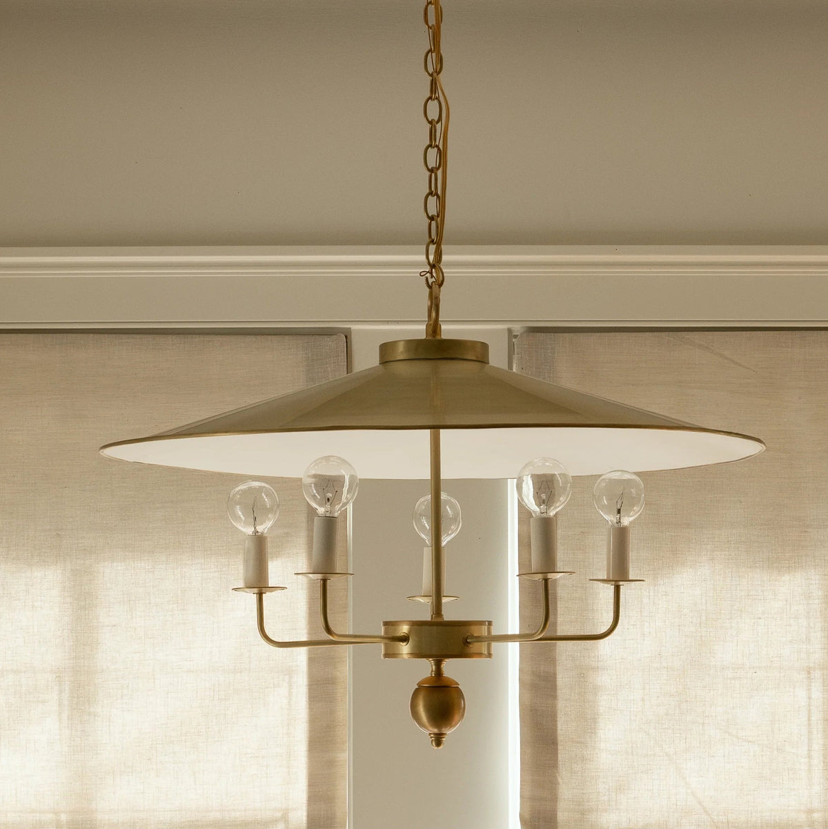 Full view of the Gideon Pendant Lamp with its adjustable hanging chain.