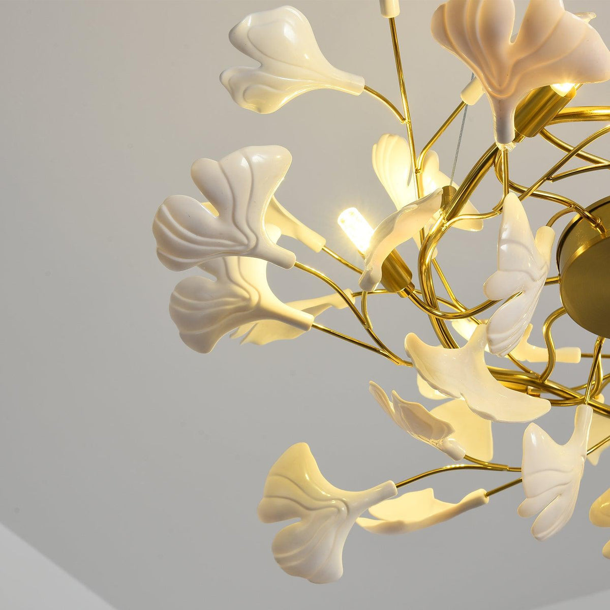 Auriora Suspension en Céramique Feuilles Gingko Dorée