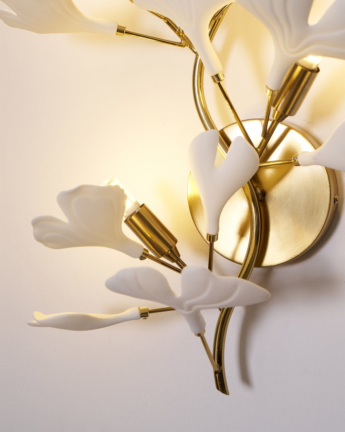 Wall Lamp Gingko Ceramic Petal Shades Gold Art Nouveau-Neutral Decor