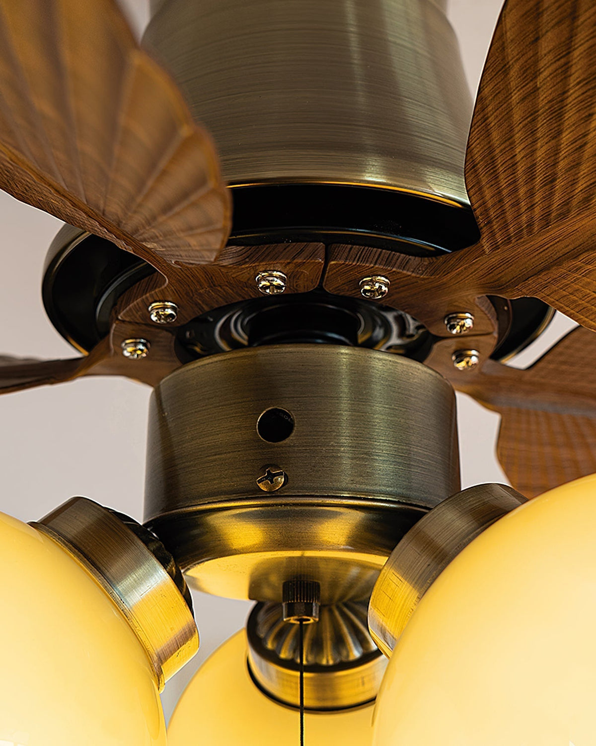 The Glauk Ceiling Fan Light with the light turned off.