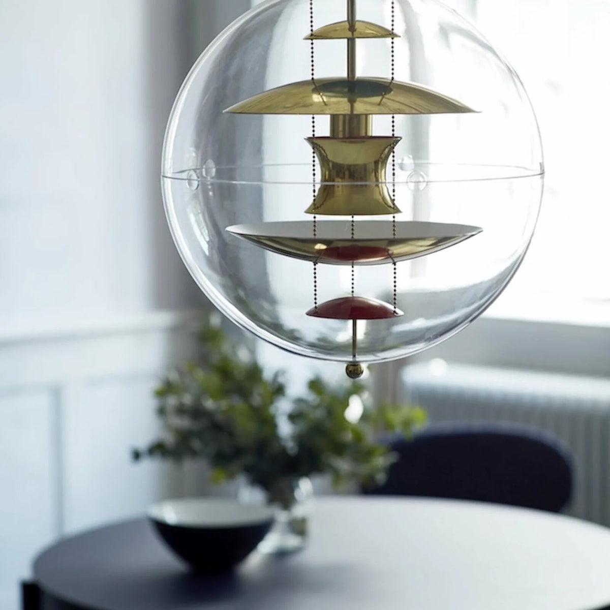 Orlaeen Lampe suspendue Globe en métal et acrylique à créativité individuelle