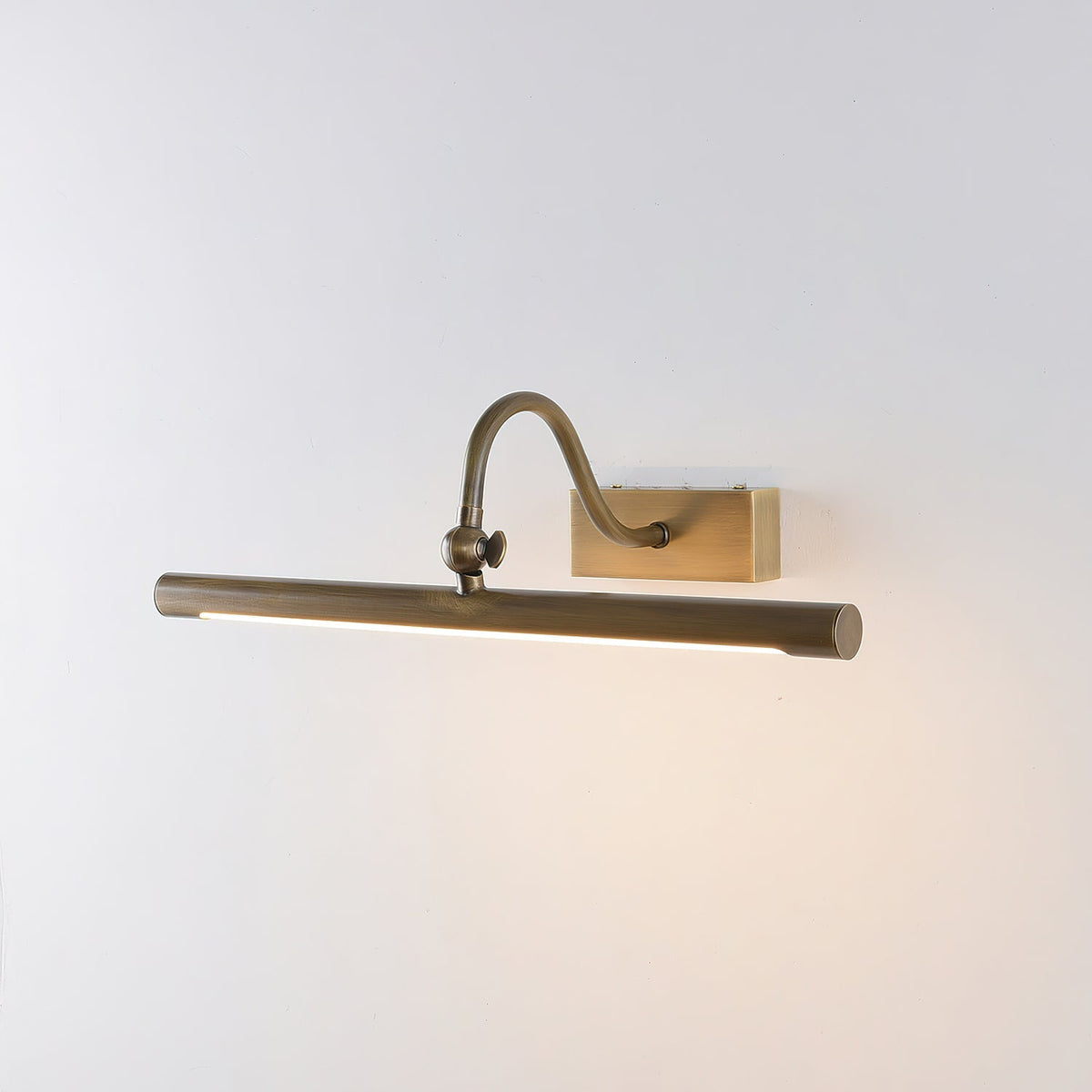 Dimensional drawing for the medium Kingsbury wall sconce.