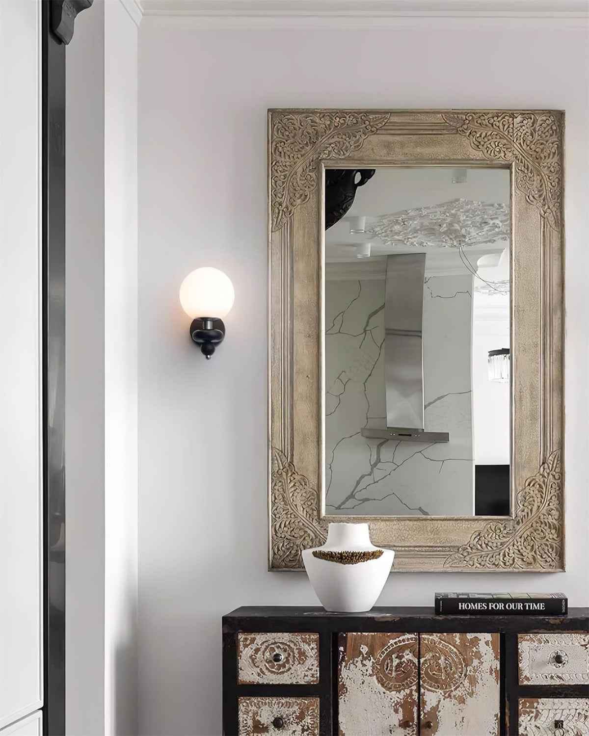 Evelo Modern Globe Wall Lamp-Neutral Decor