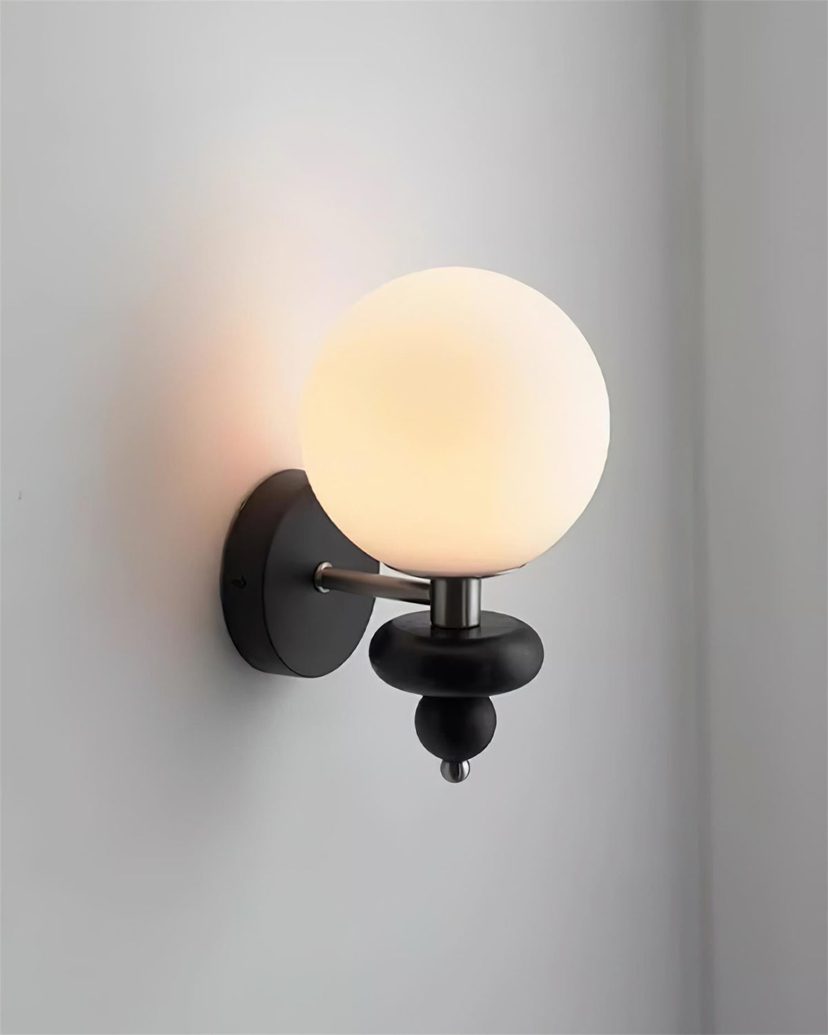 Evelo Modern Globe Wall Lamp-Neutral Decor