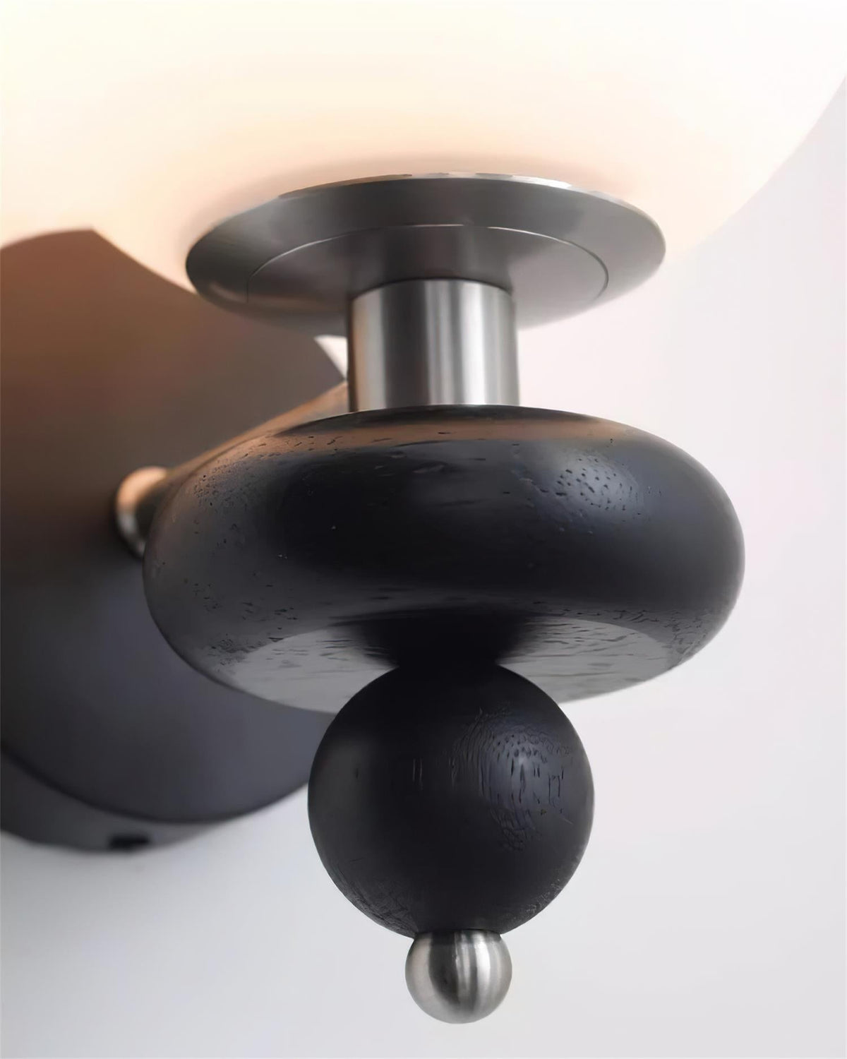 Evelo Modern Globe Wall Lamp-Neutral Decor
