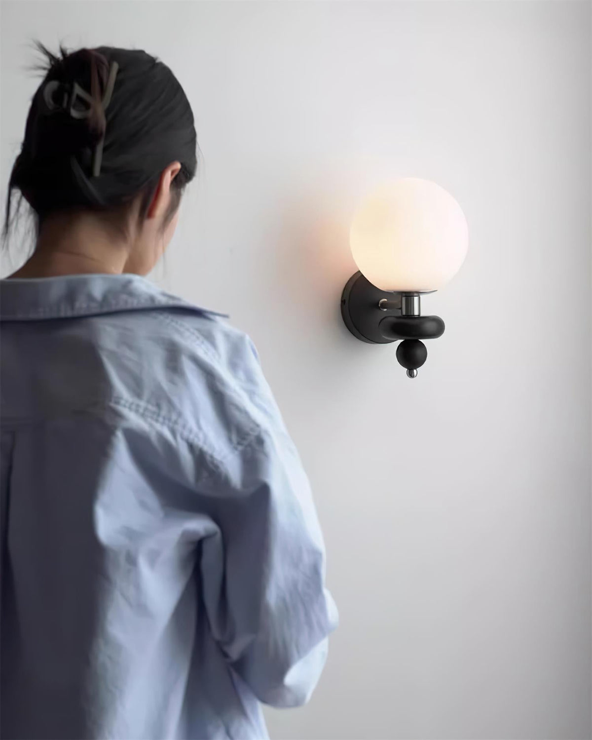 Evelo Modern Globe Wall Lamp-Neutral Decor