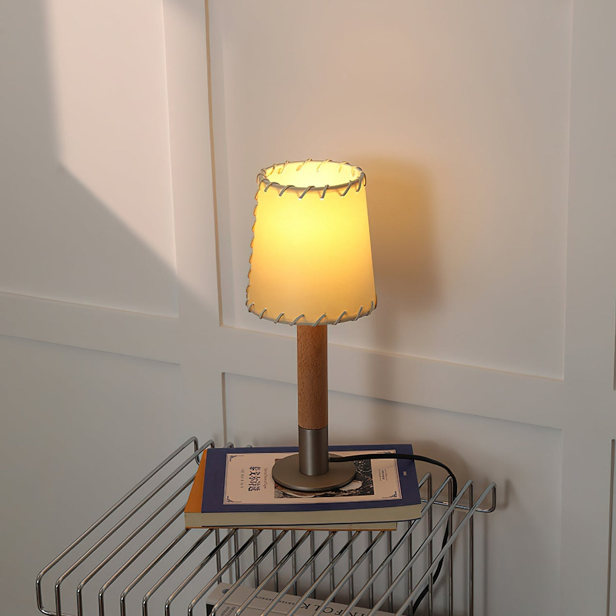 A side-by-side comparison of the two available sizes of the Kove lamp.