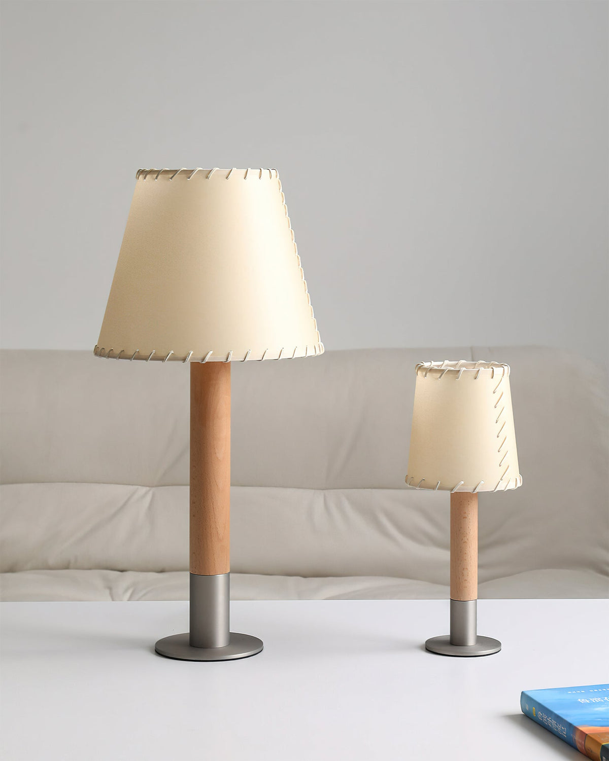 Detail of the natural wood grain on the lamp's stem.