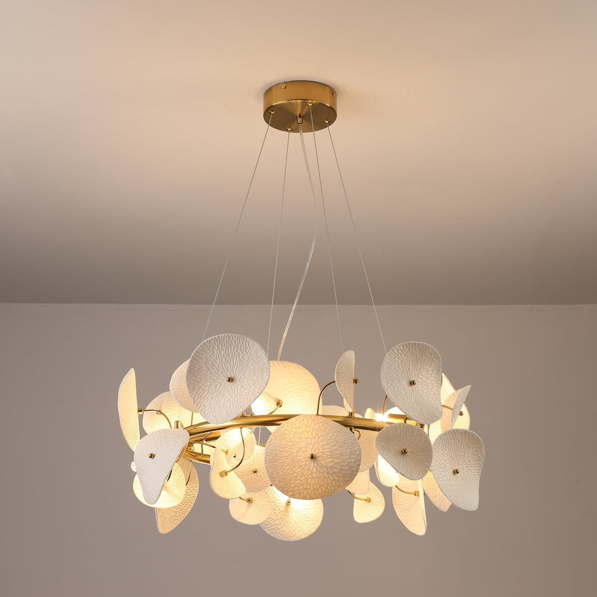 Pavaira Lustre en céramique à pétales d'élégance moderne