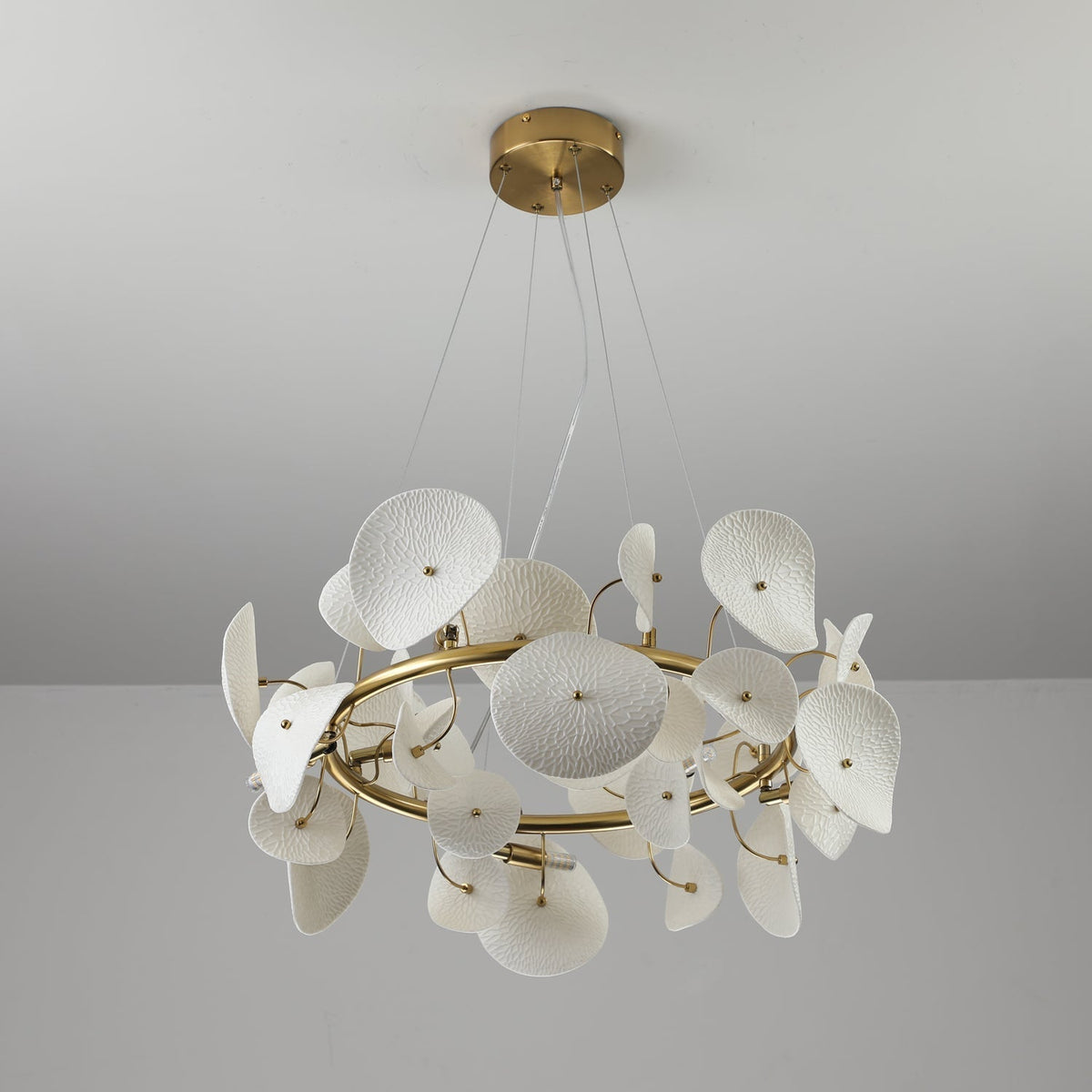 Pavaira Lustre en céramique à pétales d'élégance moderne