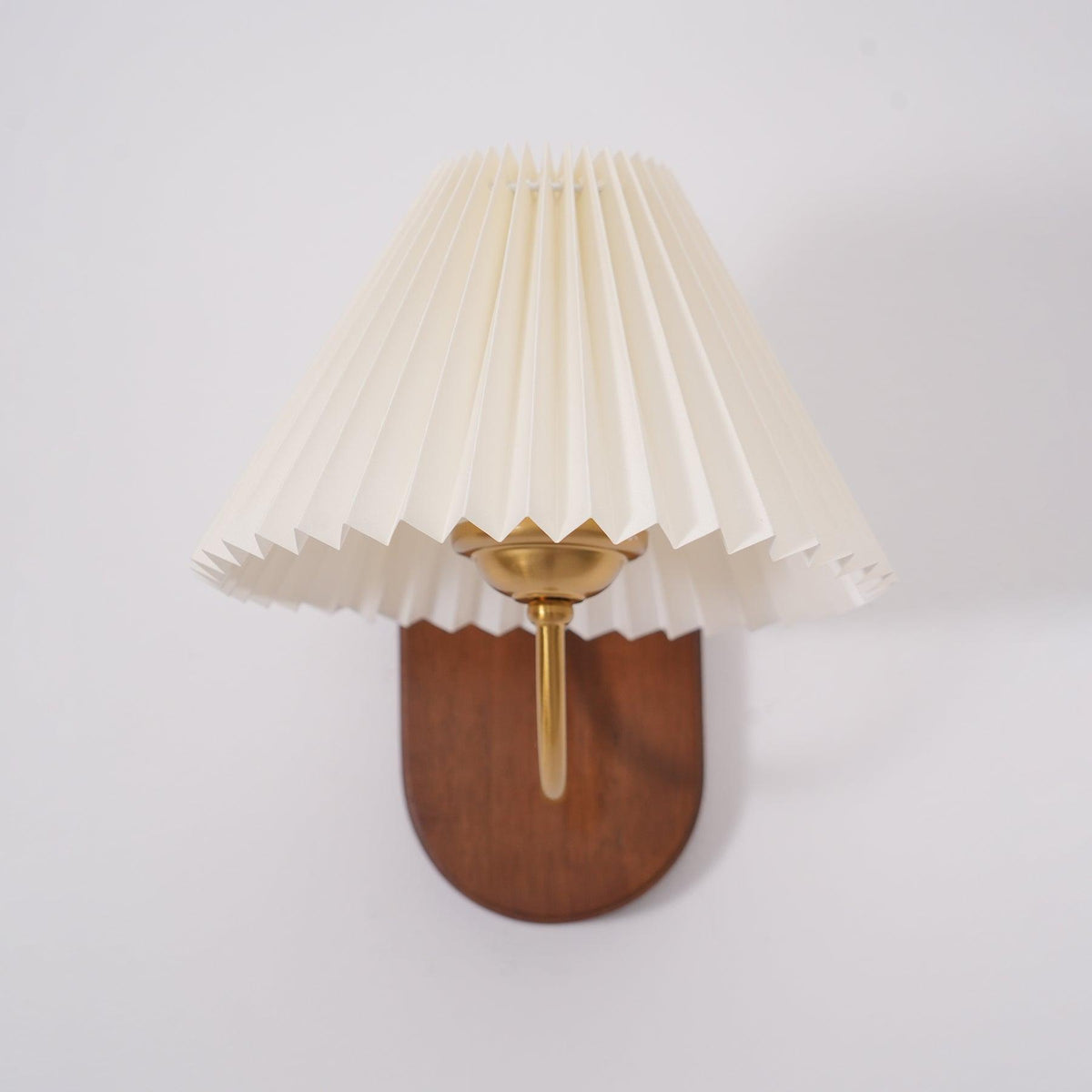 Solenne Vintage Pleated Shade Wall Lamp-Neutral Decor