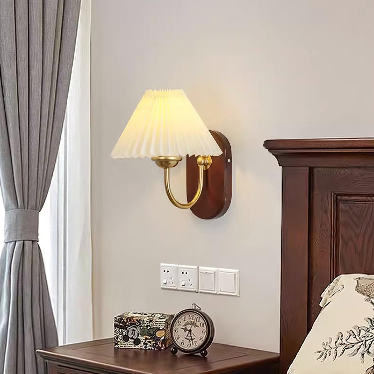 Solenne Vintage Pleated Shade Wall Lamp-Neutral Decor