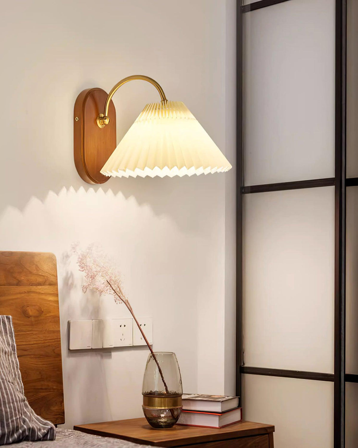 Solenne Vintage Pleated Shade Wall Lamp-Neutral Decor