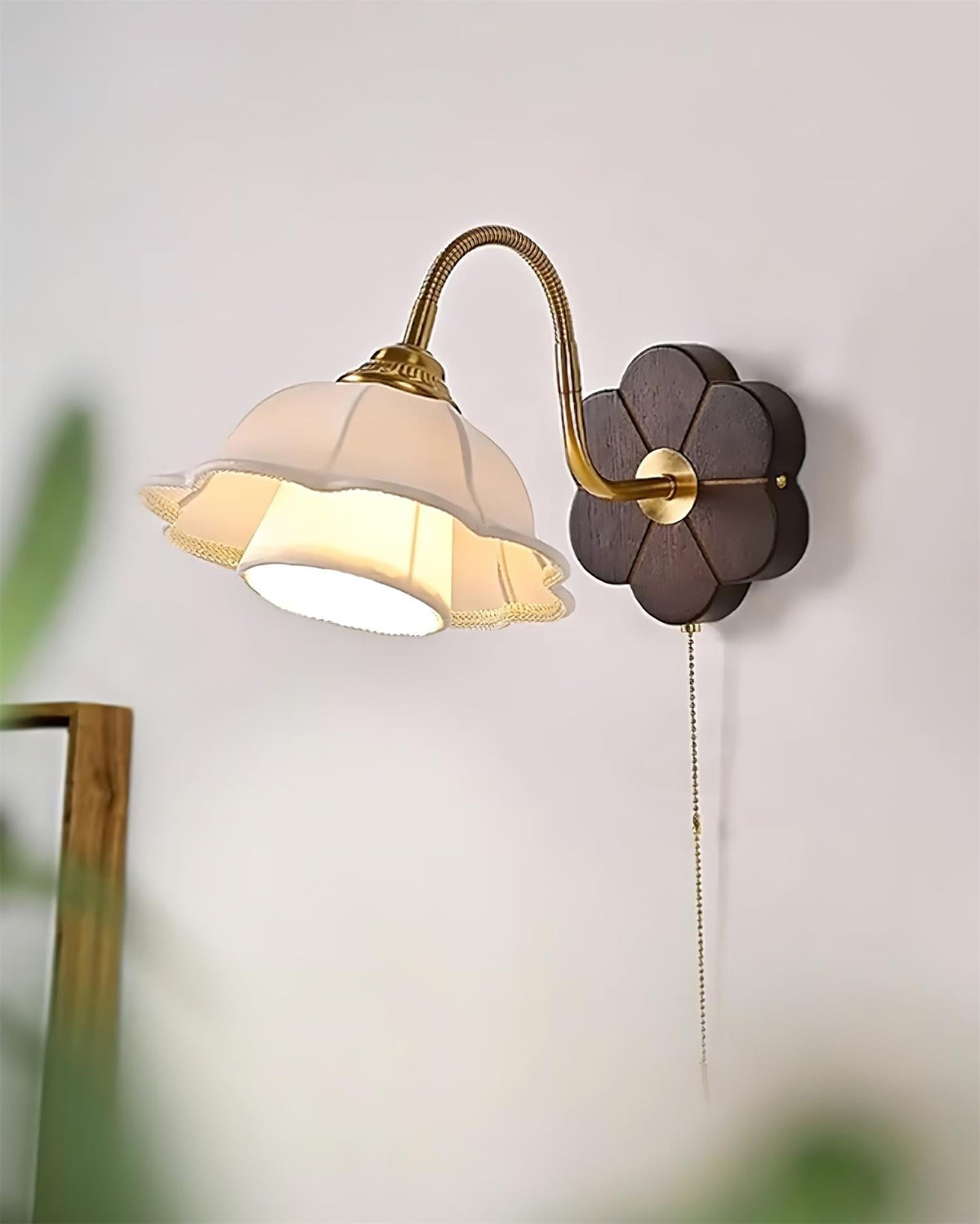 Maribel Vintage Flower Wall Lamp-Neutral Decor