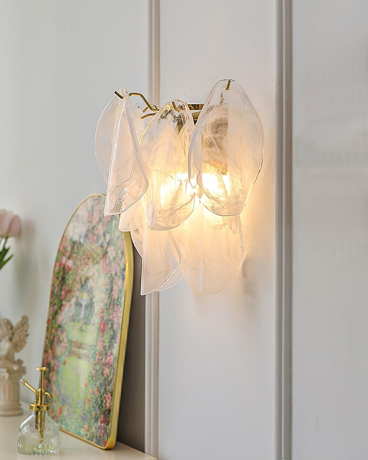 Evelo Petal Glass Wall Lamp-Neutral Decor
