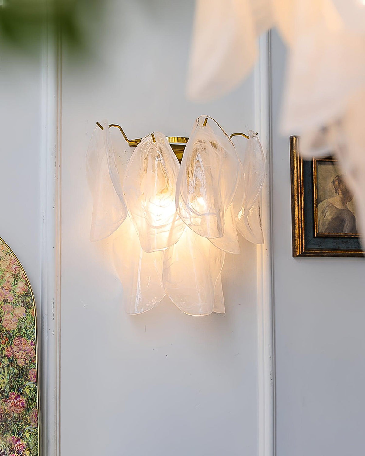 Evelo Petal Glass Wall Lamp-Neutral Decor