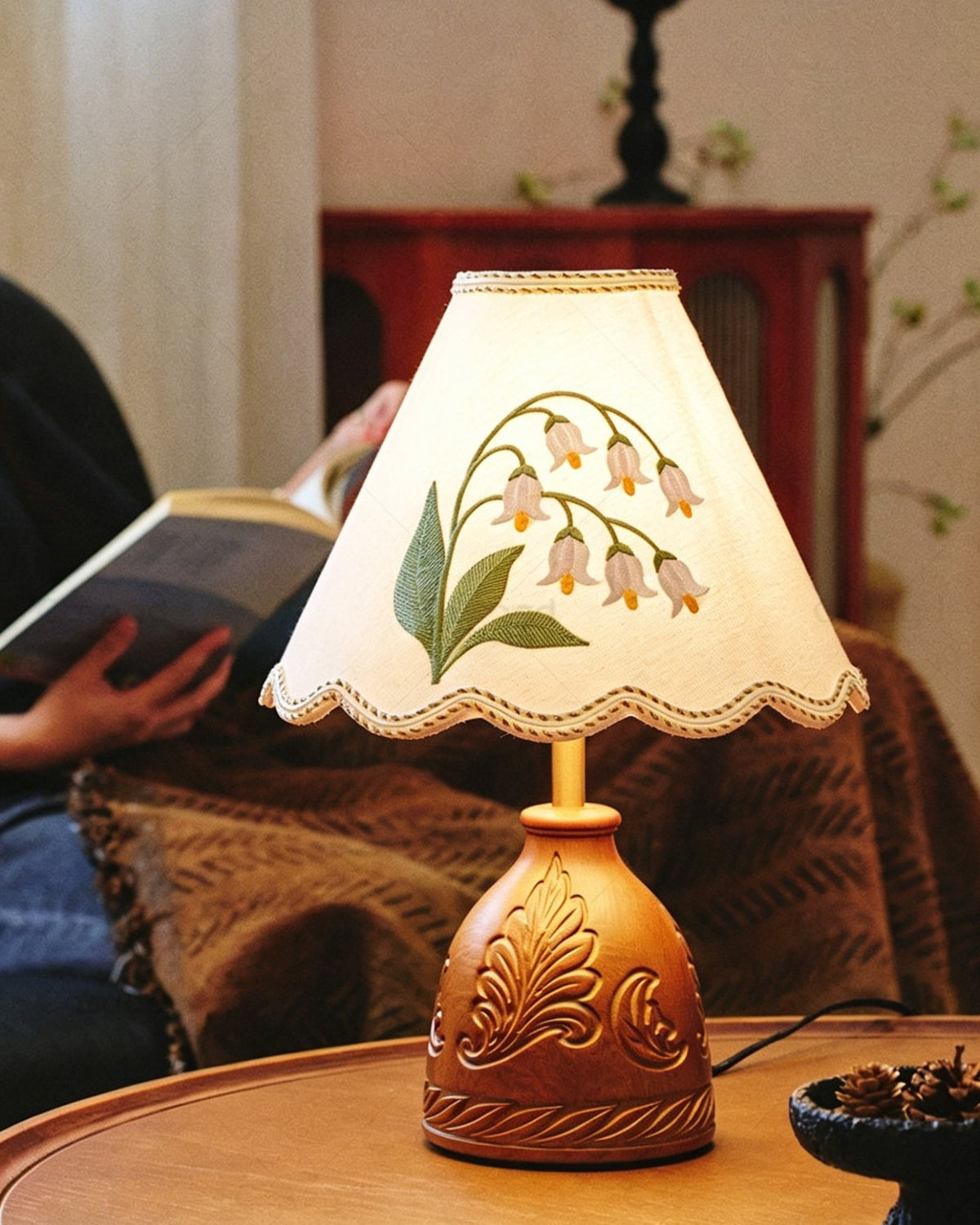 The push-button switch located on the lamp's power cord.