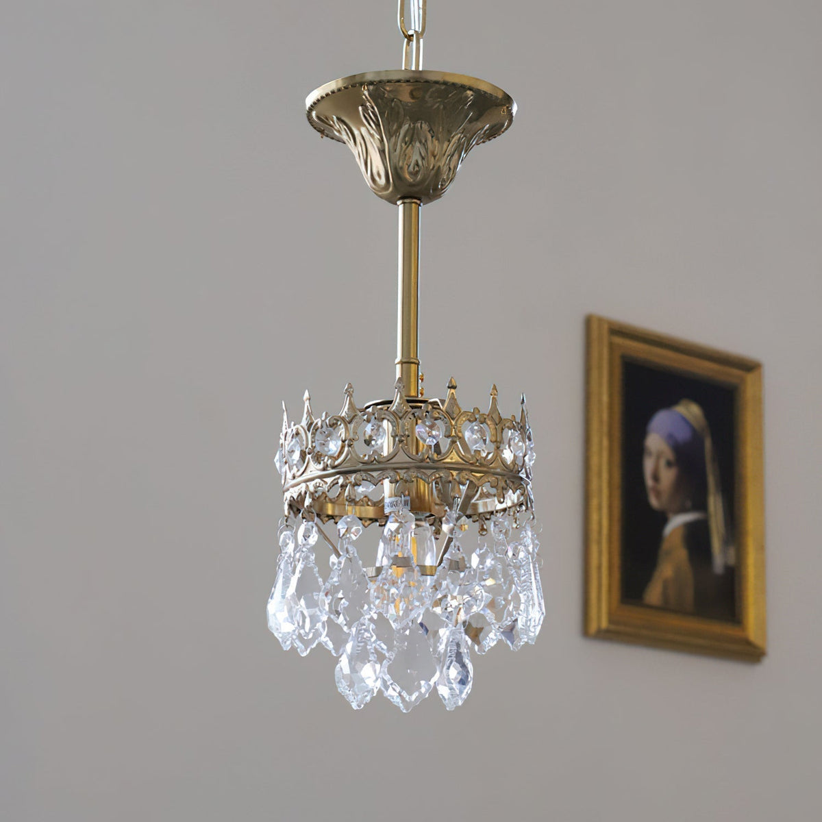 The medium Marilyn Chandelier (35cm) centered over a dining table.