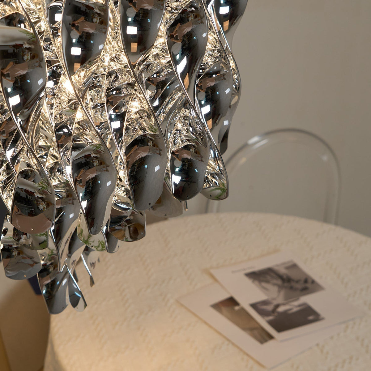 Perine Luxe Acrylique Lustre
