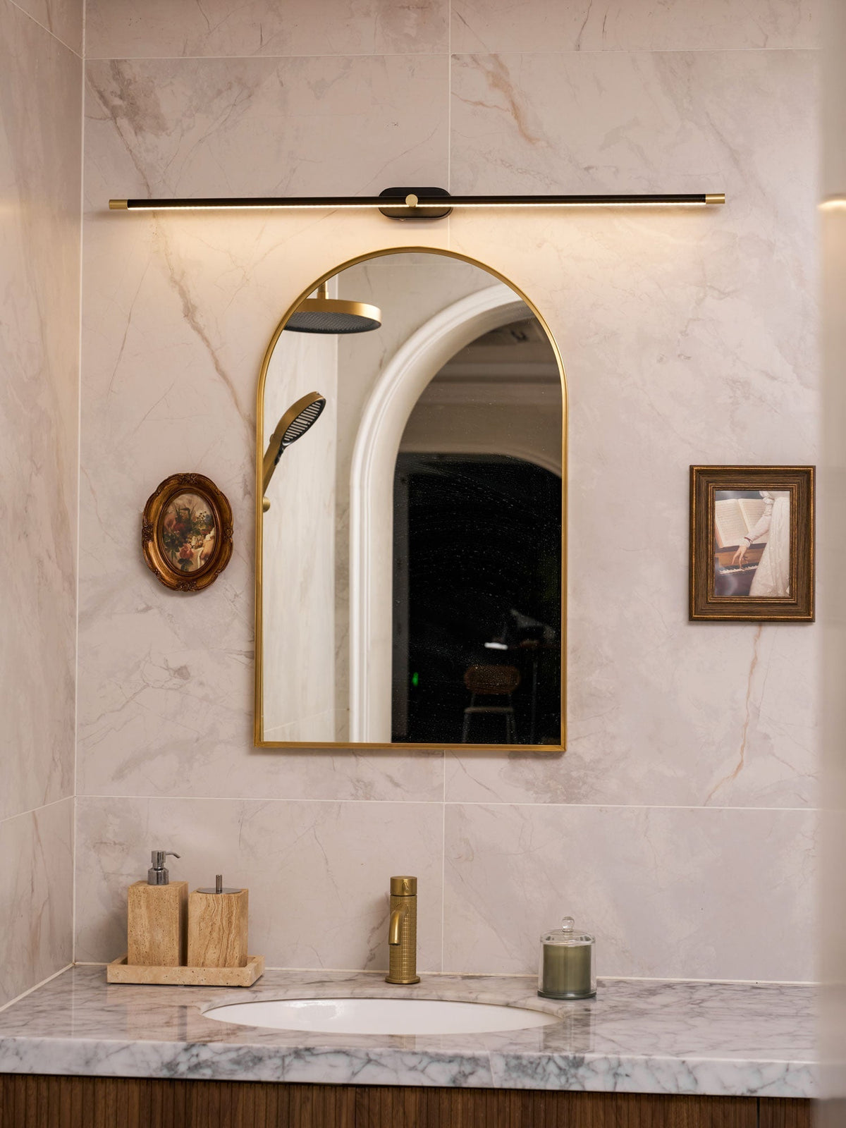 Full view of the smallest size linear wall lamp.