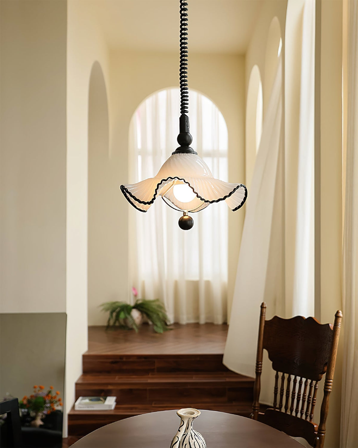 Diagram showing the dimensions of the Mobo Pendant Light: 28cm diameter, 32cm height.