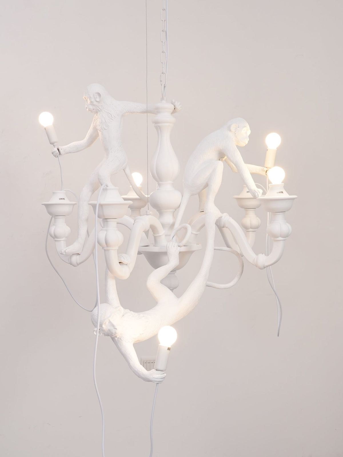 Olvaine Lustre Singe Noir Sculpture Ludique