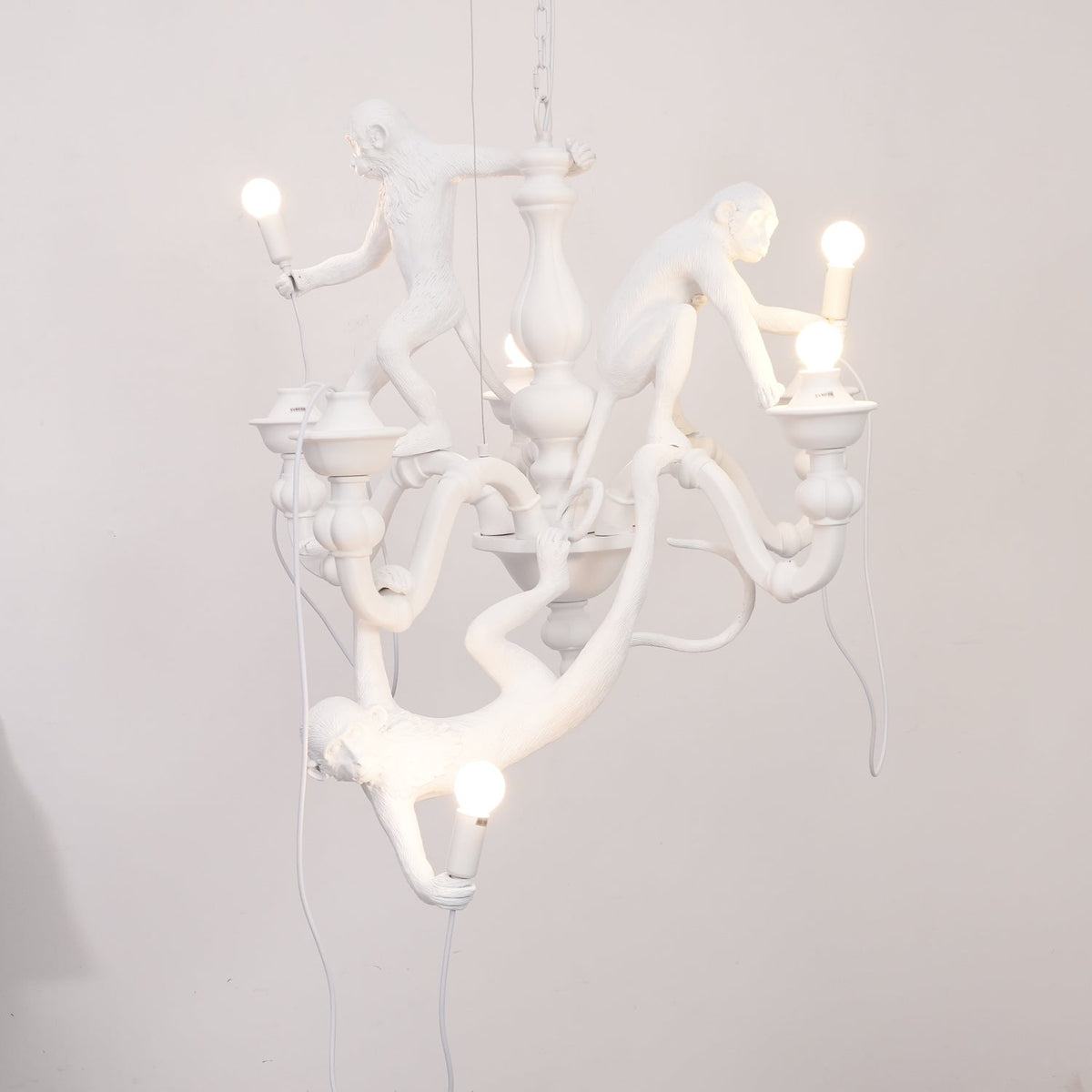 Olvaine Lustre Singe Noir Sculpture Ludique