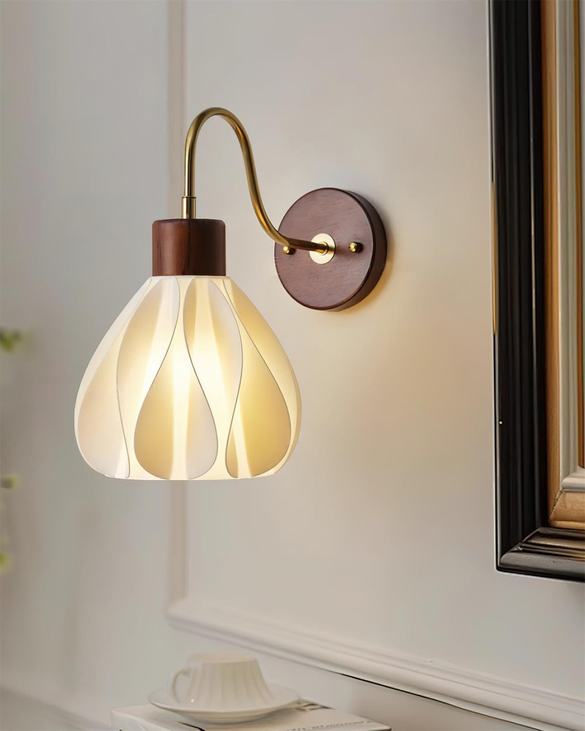 Pivona Glass Wall Lamp-Neutral Decor