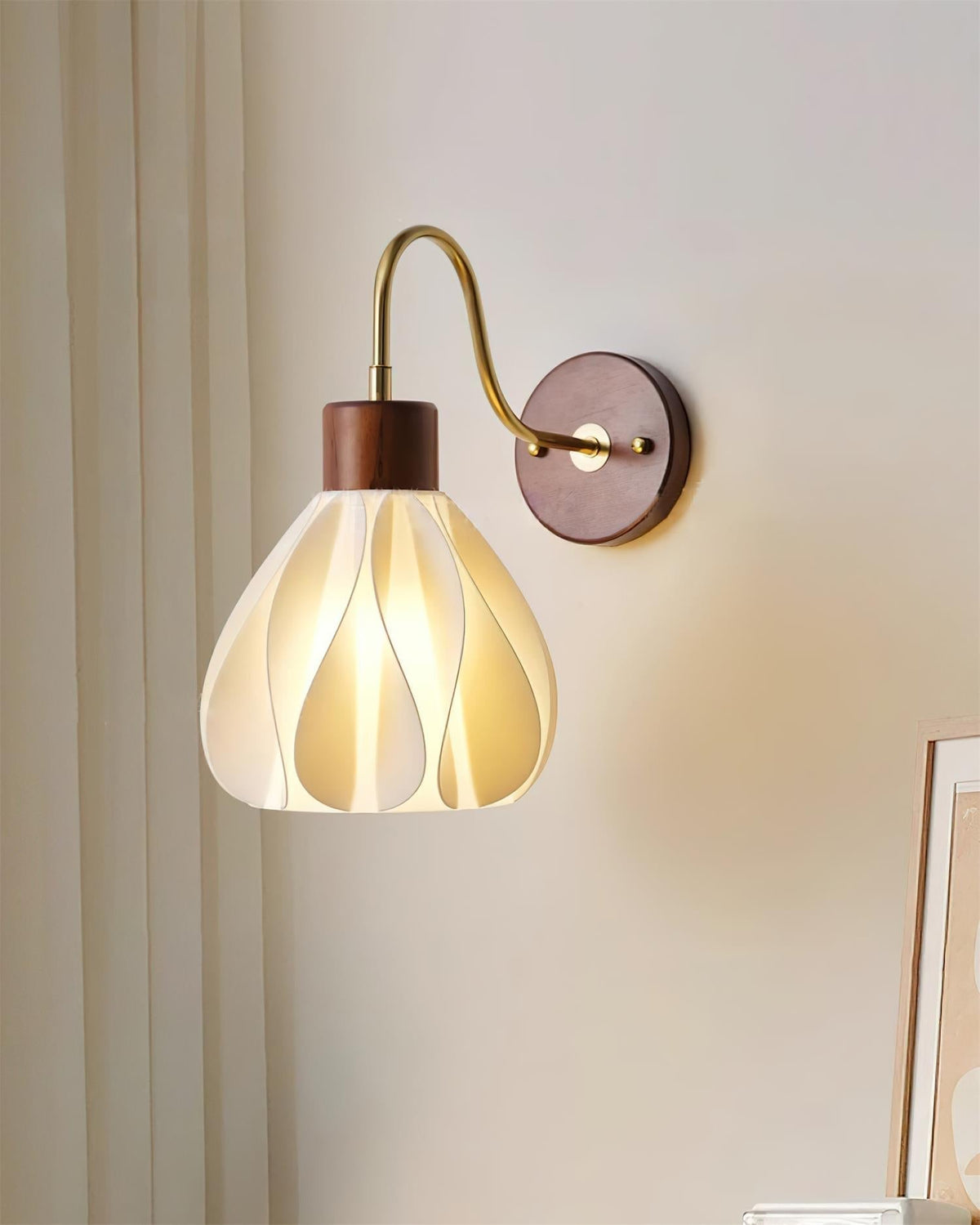 Pivona Glass Wall Lamp-Neutral Decor