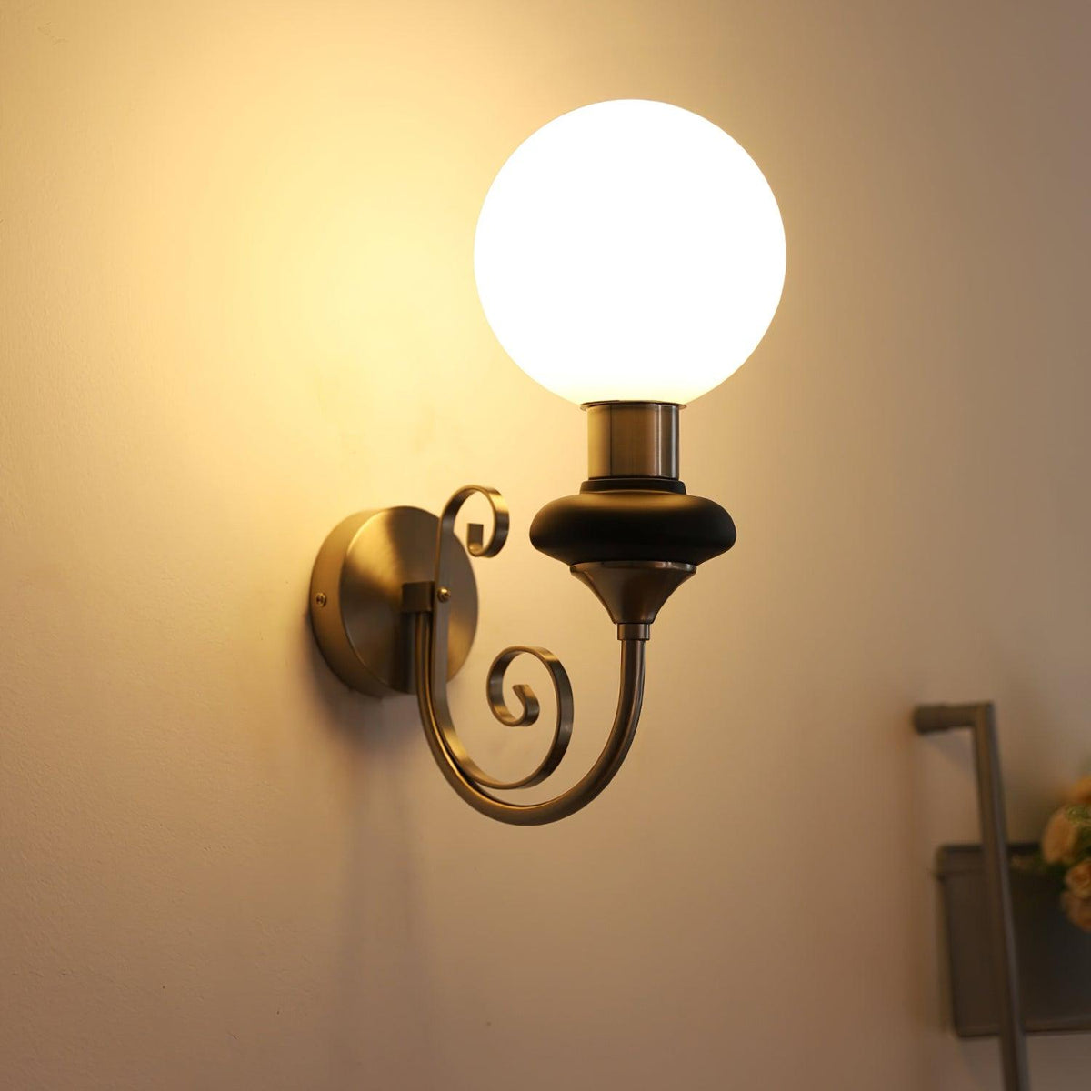 Velin Brass Wall Lamp-Neutral Decor